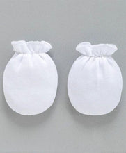 Load image into Gallery viewer, Child World Solid Colour Mittens White
