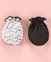 Load image into Gallery viewer, Printed Mittens &amp; Booties Pack of 2 Fish Print - Black White
