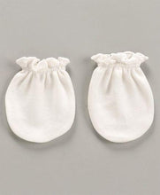 Load image into Gallery viewer, Printed Mittens &amp; Booties Pack of 2 White Cream
