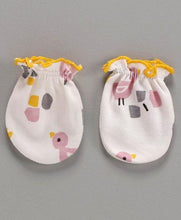 Load image into Gallery viewer, Printed Mittens &amp; Booties Pack of 2 White Pink
